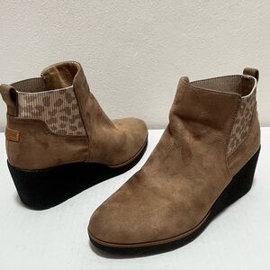 Dr.‎ Scholl’s Lean In Chelsea Ankle Boots Women’s 8.5 Beige Faux-Leather Comfort